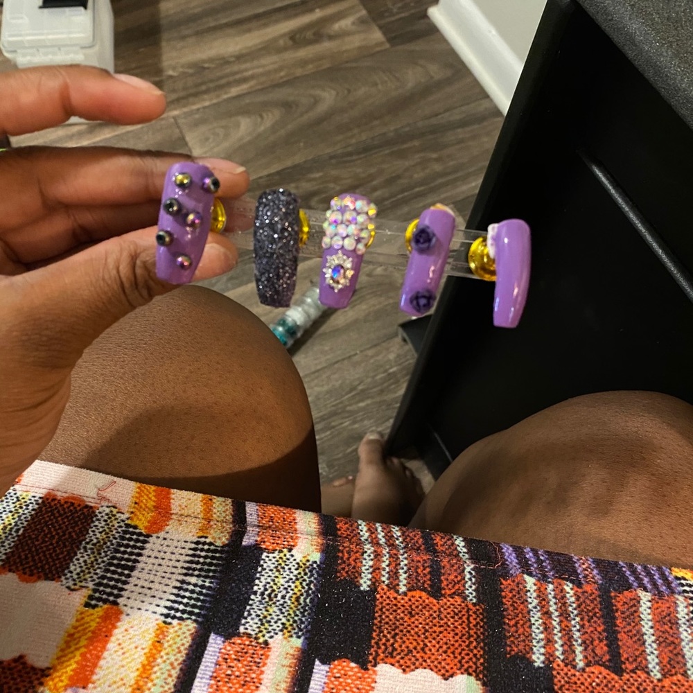 Custom press on nails - Picture 14 of 16